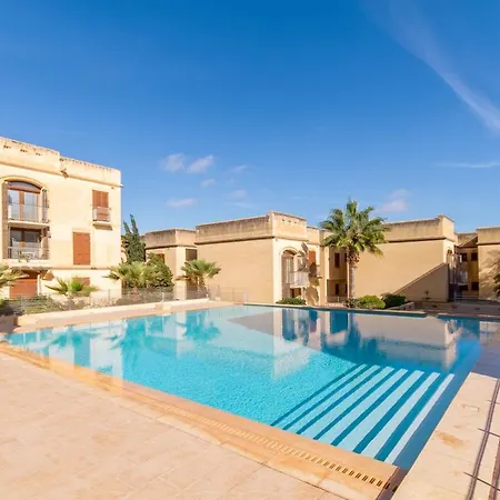 Gee9teen Gozitan Villa, Pool & Whirlpool- Happy * Mgarr