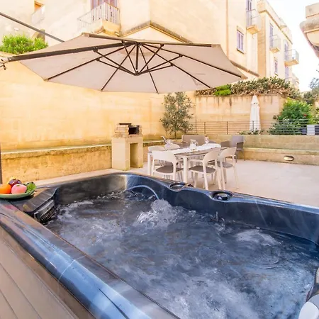 Gee9teen Gozitan Villa, Pool & Whirlpool- Happy 度假居 Mgarr