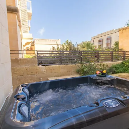 Gee9teen Gozitan Villa, Pool & Whirlpool- Happy Mgarr
