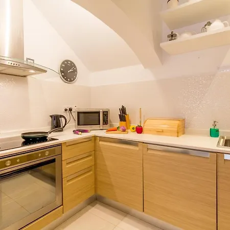Gee9teen Gozitan Villa, Pool & Whirlpool- Happy *